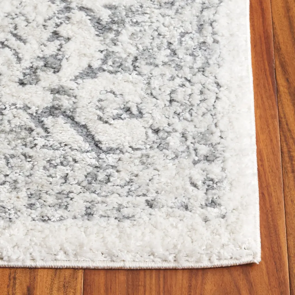 Safavieh Luna Amiela Traditional Rug - 5'3" X 7'6" - Ivory/grey - Rectangle