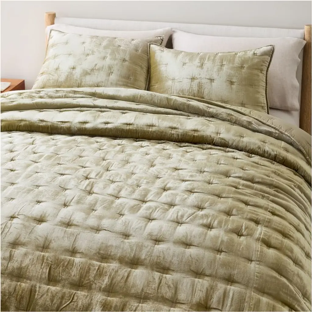 Hot West Elm Lush Velvet Tack Stitch King Quilt and Shams