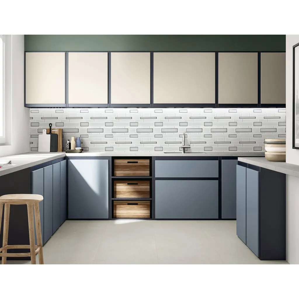 Random Linear White Glass With Glazed Edges Mosaic Wall Tile - 1 Case (10 Sheets) - 1 Case (10 Sheets) - White / White(silver Edges)